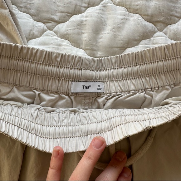 Aritzia TNA parachute pants - Picture 4 of 4